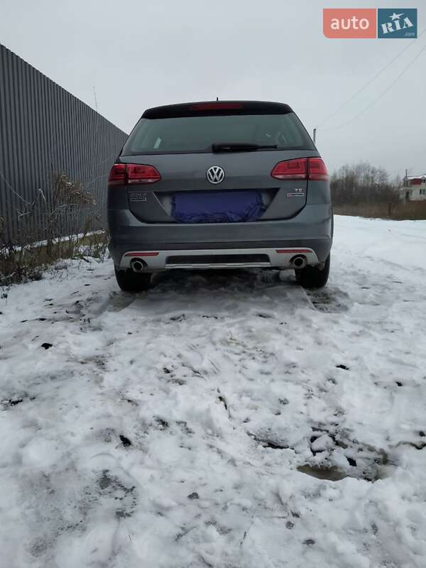 Універсал Volkswagen Golf 2017 в Києві