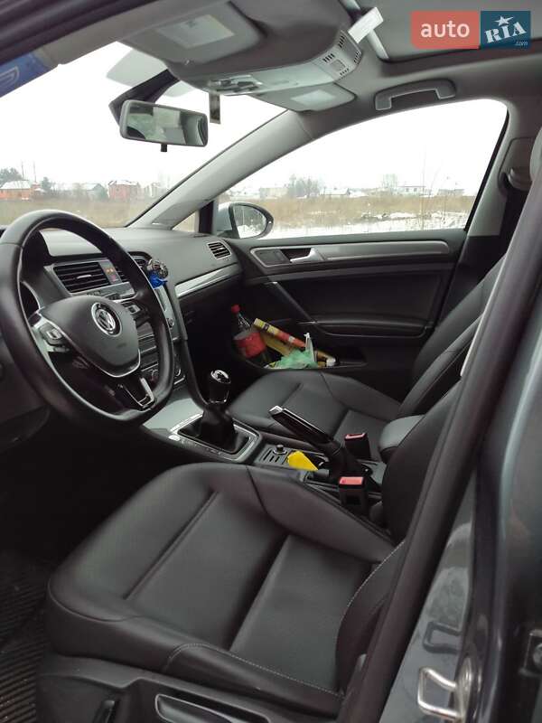 Універсал Volkswagen Golf 2017 в Києві