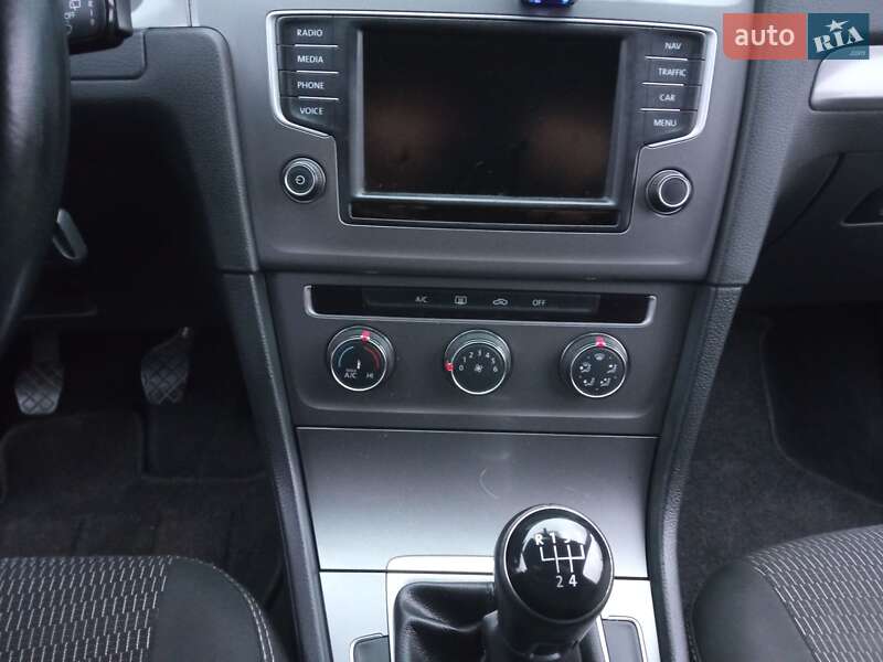 Універсал Volkswagen Golf 2016 в Сарнах