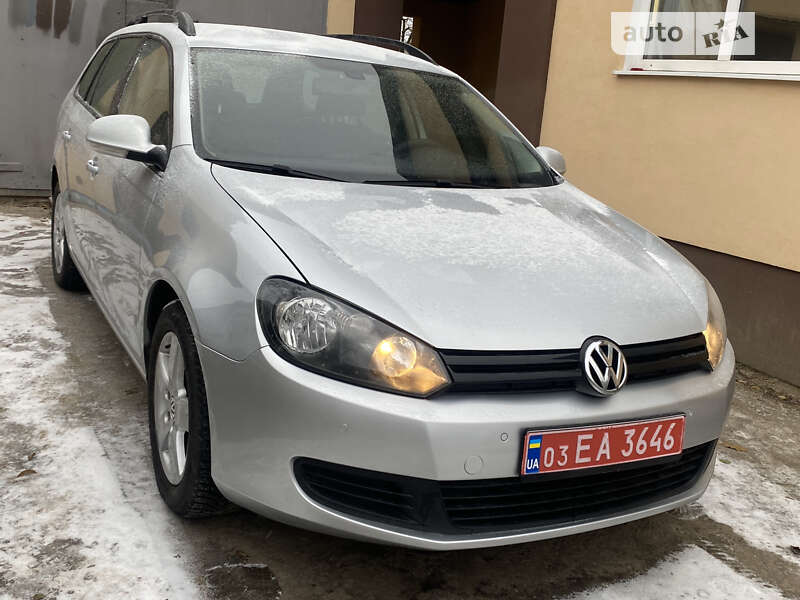 Універсал Volkswagen Golf 2012 в 