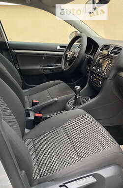 Універсал Volkswagen Golf 2012 в 