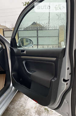 Універсал Volkswagen Golf 2012 в 