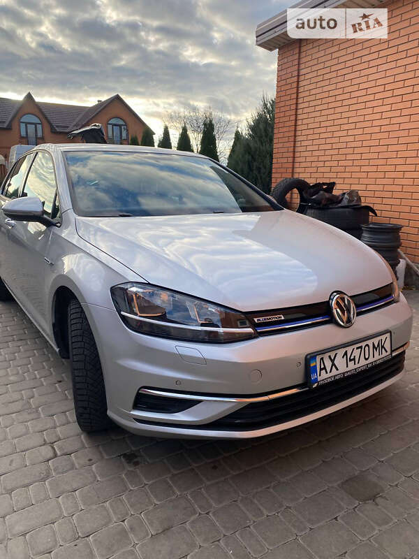 Хетчбек Volkswagen Golf 2018 в Чернівцях