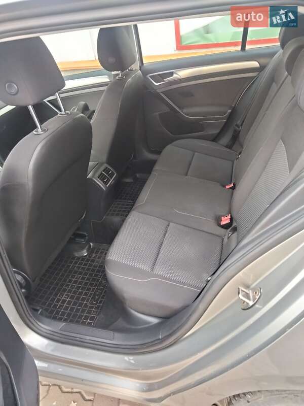 Універсал Volkswagen Golf 2017 в Кривому Розі