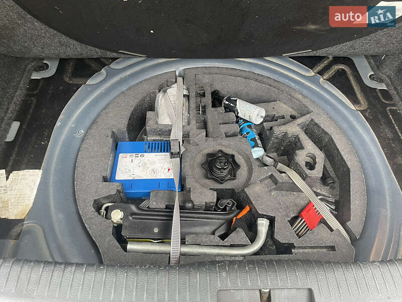 Хэтчбек Volkswagen Golf 2004 в Ворзеле