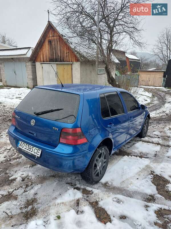 Хетчбек Volkswagen Golf 2001 в Перечині