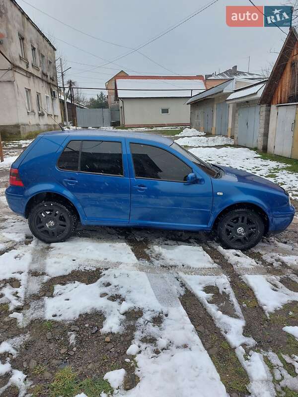 Хетчбек Volkswagen Golf 2001 в Перечині