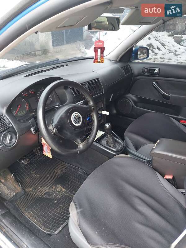 Хетчбек Volkswagen Golf 2001 в Перечині