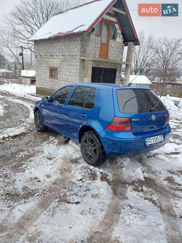 Хетчбек Volkswagen Golf 2001 в Перечині