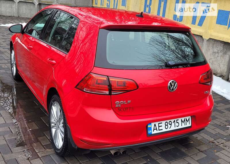 Хетчбек Volkswagen Golf 2015 в Дніпрі