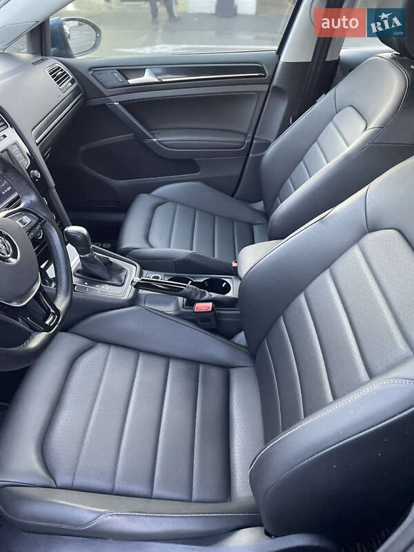 Універсал Volkswagen Golf 2016 в Києві