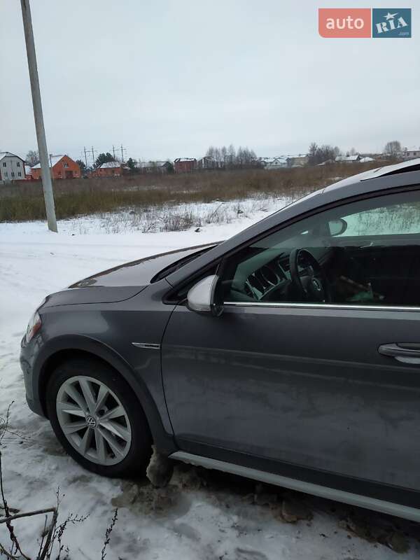Універсал Volkswagen Golf 2017 в Києві