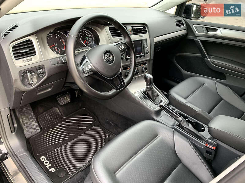 Универсал Volkswagen Golf 2016 в Одессе