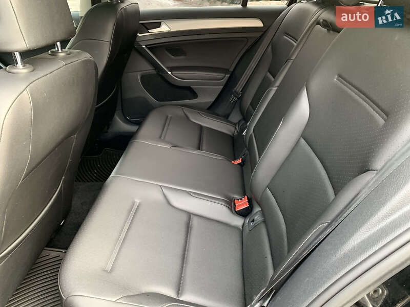 Универсал Volkswagen Golf 2016 в Одессе