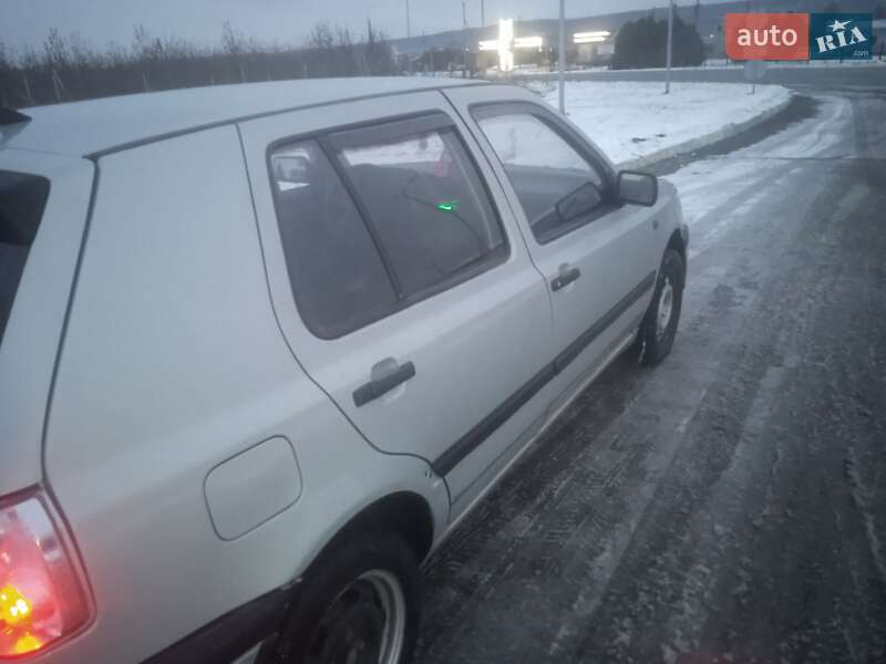 Хэтчбек Volkswagen Golf 1997 в Яворове
