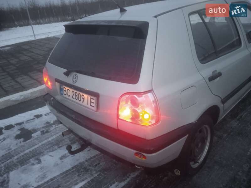 Хэтчбек Volkswagen Golf 1997 в Яворове