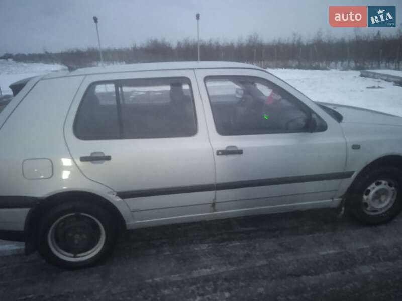 Хэтчбек Volkswagen Golf 1997 в Яворове