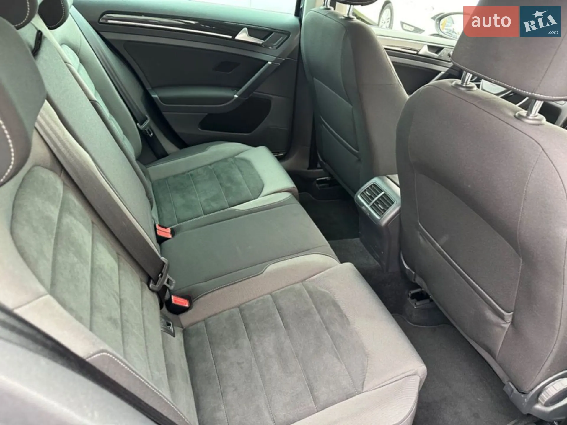Volkswagen Golf 2017 VIN WVWZZZAUZJP552244 фото оголошення 2 з 120