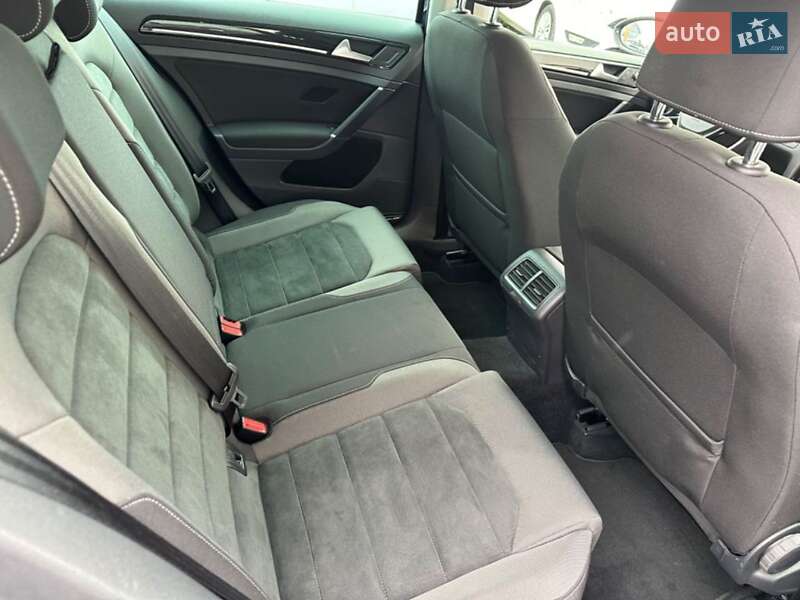 Универсал Volkswagen Golf 2017 в Ужгороде