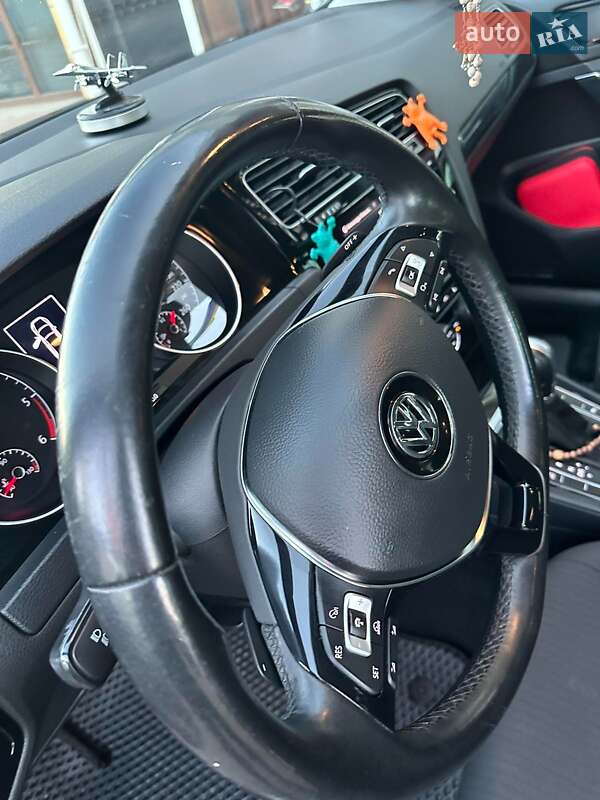 Універсал Volkswagen Golf 2017 в Врадіївці