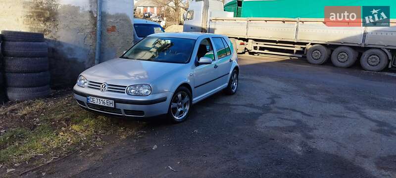 Хетчбек Volkswagen Golf 2000 в Чернівцях