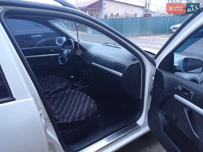 Универсал Volkswagen Golf 2001 в Березанке