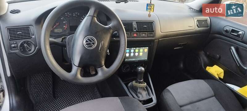 Хетчбек Volkswagen Golf 2000 в Чернівцях