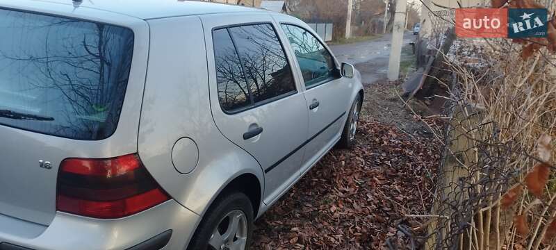 Хетчбек Volkswagen Golf 2000 в Чернівцях