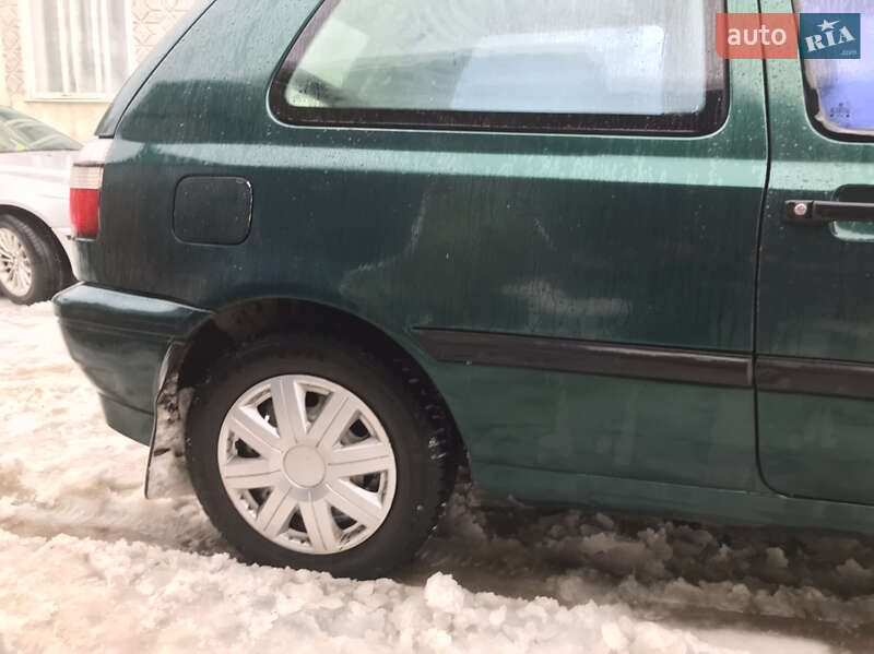 Хэтчбек Volkswagen Golf 1995 в Самборе