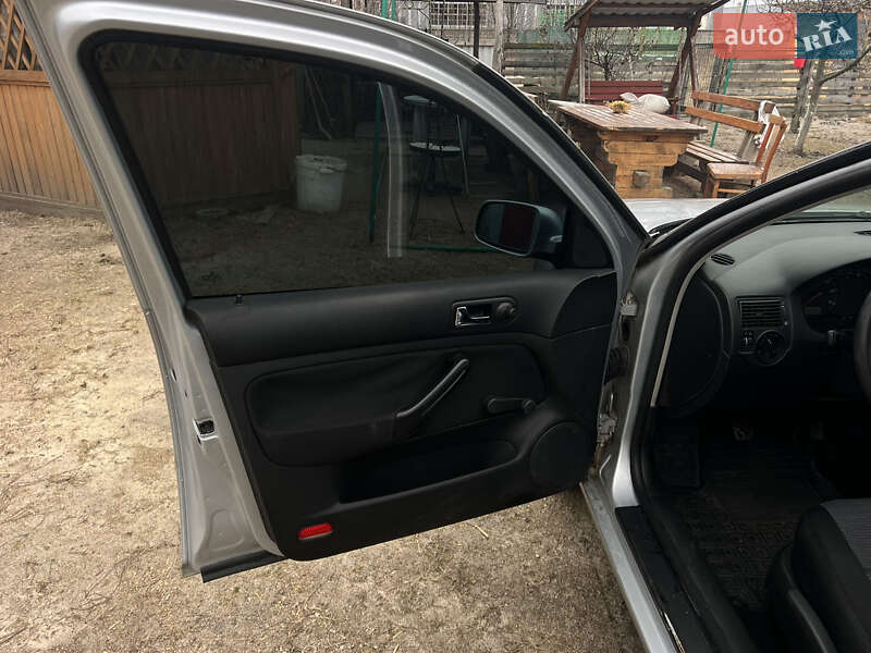 Універсал Volkswagen Golf 2005 в Звягелі