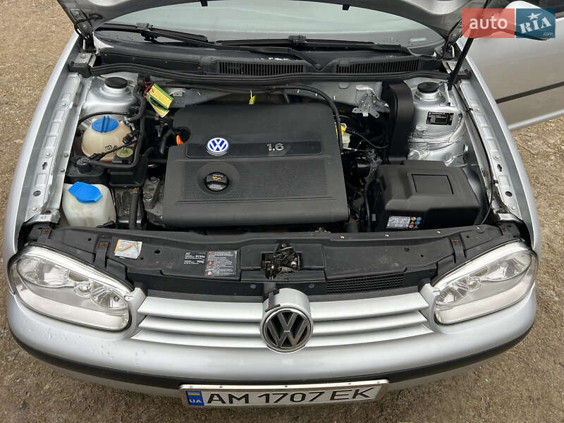 Універсал Volkswagen Golf 2005 в Звягелі