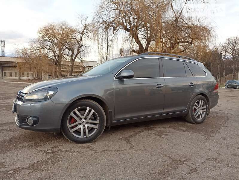 Універсал Volkswagen Golf 2010 в Івано-Франківську