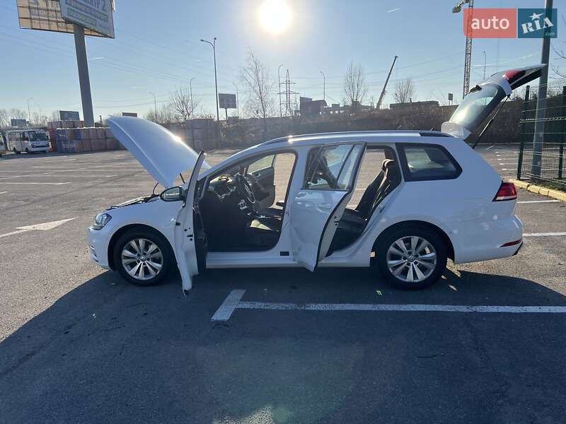 Универсал Volkswagen Golf 2018 в Ужгороде
