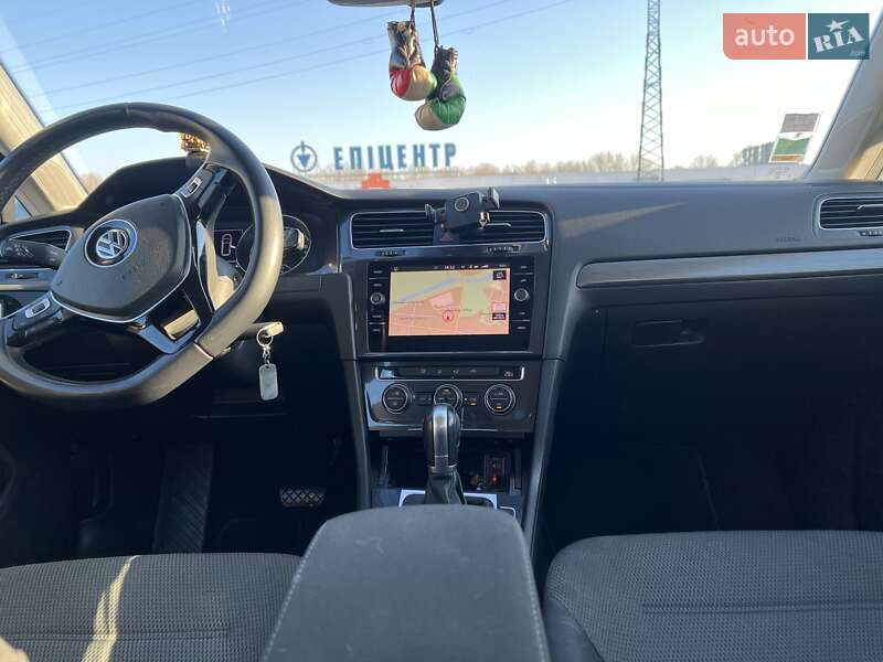 Универсал Volkswagen Golf 2018 в Ужгороде