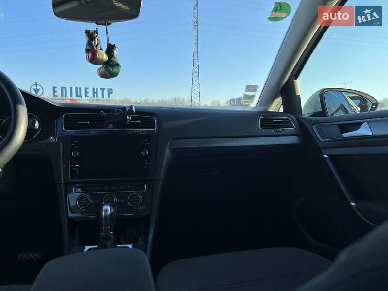 Универсал Volkswagen Golf 2018 в Ужгороде