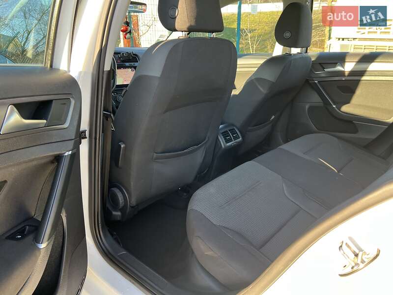 Универсал Volkswagen Golf 2018 в Ужгороде