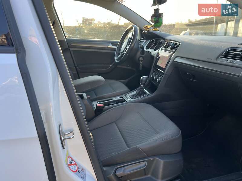 Универсал Volkswagen Golf 2018 в Ужгороде