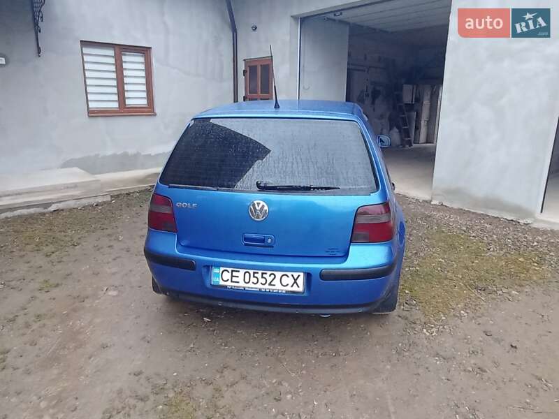 Хэтчбек Volkswagen Golf 2003 в Сторожинце