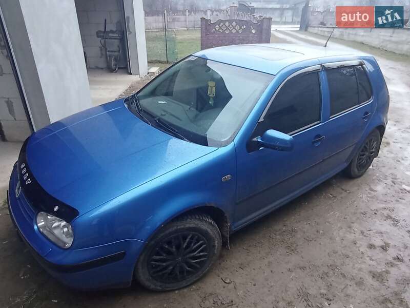 Хэтчбек Volkswagen Golf 2003 в Сторожинце