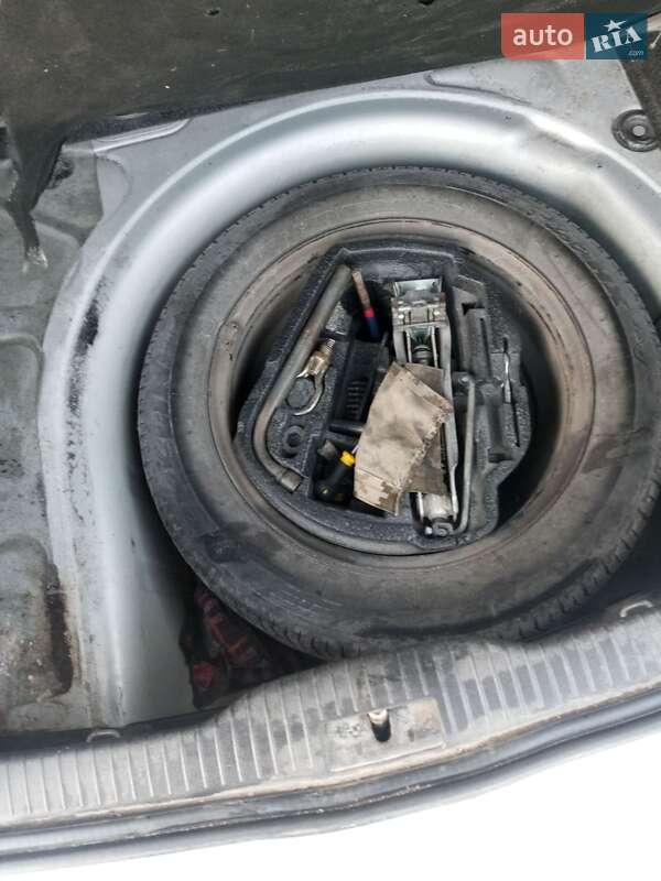 Хетчбек Volkswagen Golf 2003 в Рівному