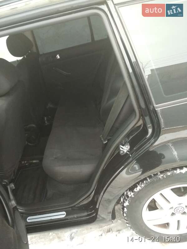 Універсал Volkswagen Golf 2000 в Чернівцях