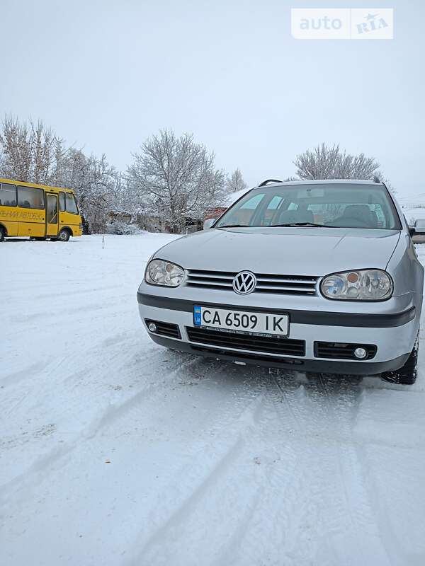 Универсал Volkswagen Golf 2001 в Чигирине