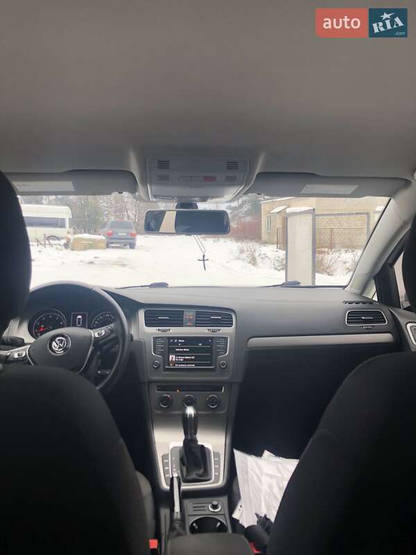 Хетчбек Volkswagen Golf 2017 в Міжгір'ї