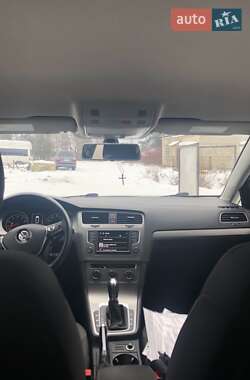 Хетчбек Volkswagen Golf 2017 в 