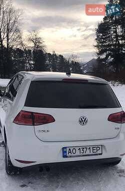 Хетчбек Volkswagen Golf 2017 в 