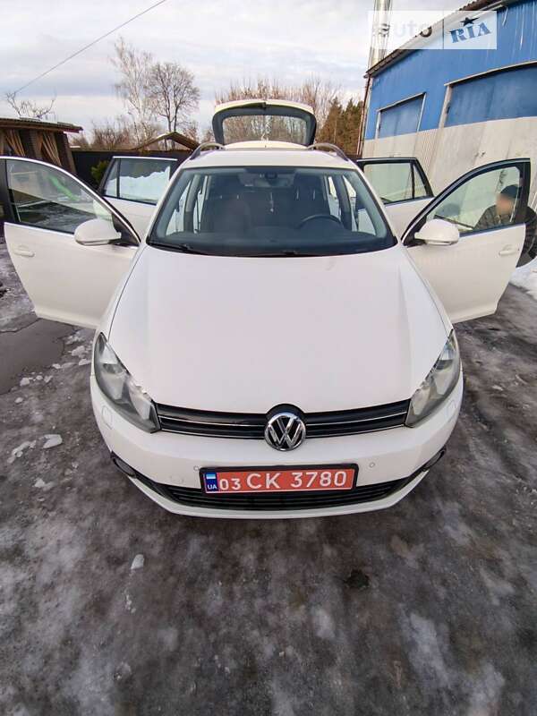 Универсал Volkswagen Golf 2010 в Киеве