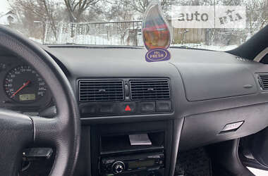 Хетчбек Volkswagen Golf 2002 в 