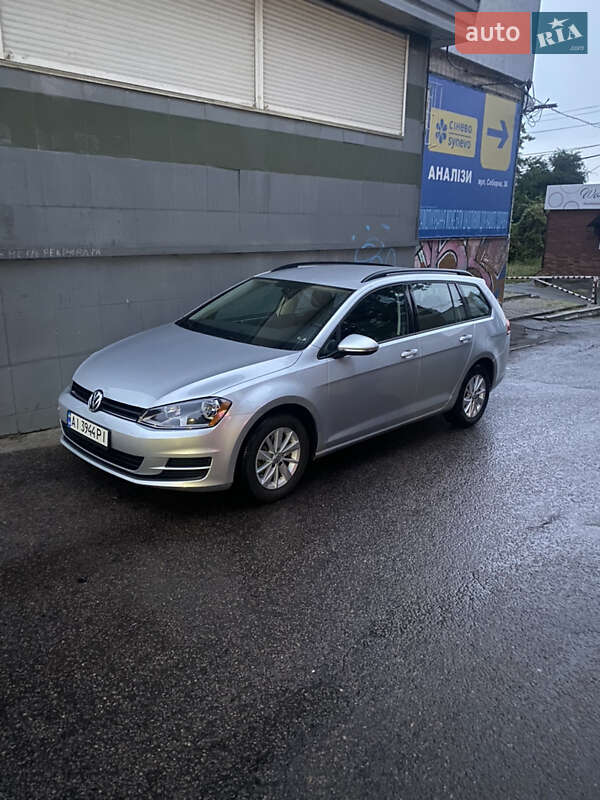 Универсал Volkswagen Golf 2017 в Фастове