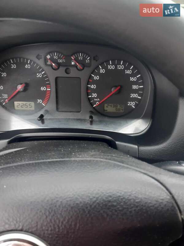 Хетчбек Volkswagen Golf 2001 в Соснівці