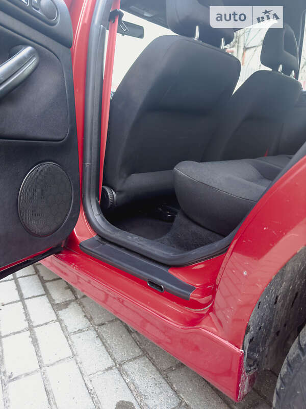 Хетчбек Volkswagen Golf 2003 в Львові